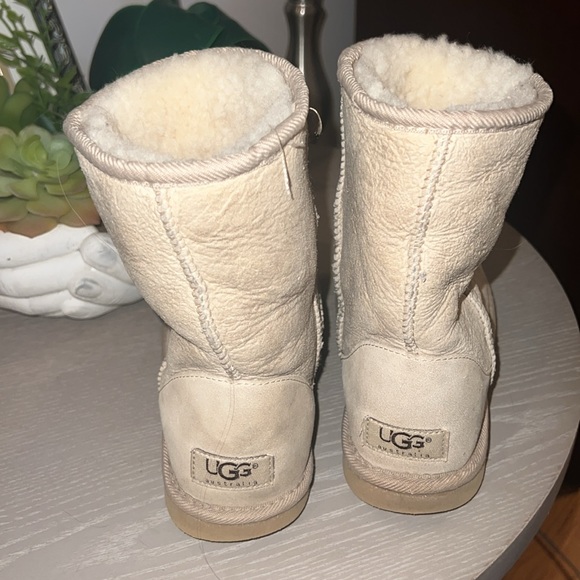 UGG Shoes - UGGS Short 5 Sand PRE-OWNED & cheap!!